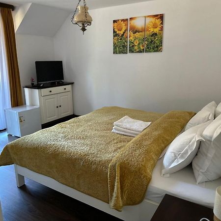 Отель Conacul Muntii Bucovinei Кымпулунг-Молдовенеск Экстерьер фото